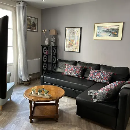 Rez De Chaussee Avec Cour Privee 아파트