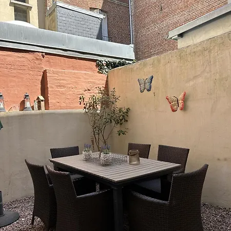 Rez De Chaussee Avec Cour Privee 아파트